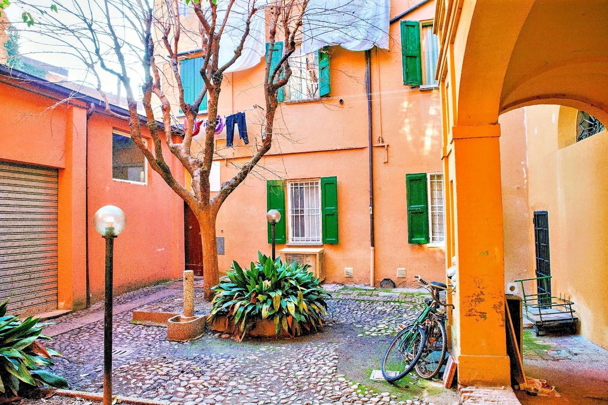 Elegant And Modern Loft In Medieval Bologna — Photos 2